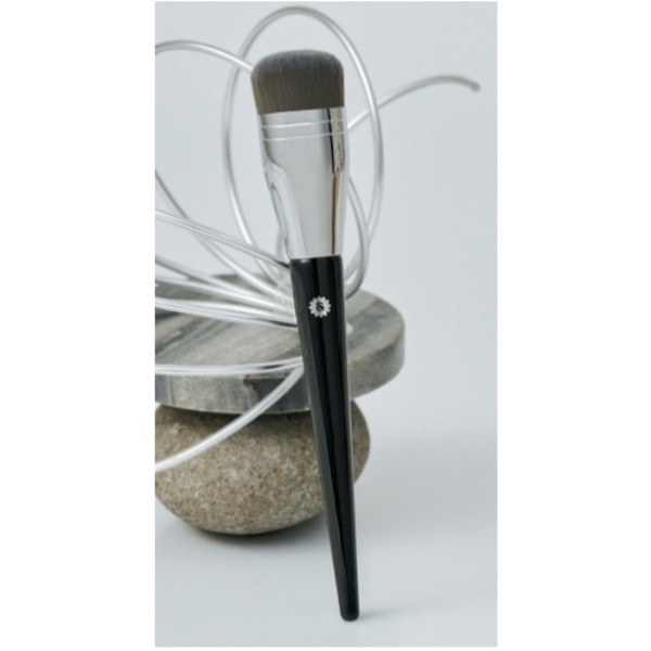 Foundation brush 104