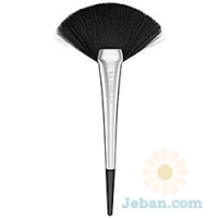 Pro : Visionary Highlighting Fan Brush #122