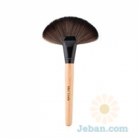 The Classic : Fan Powder Brush